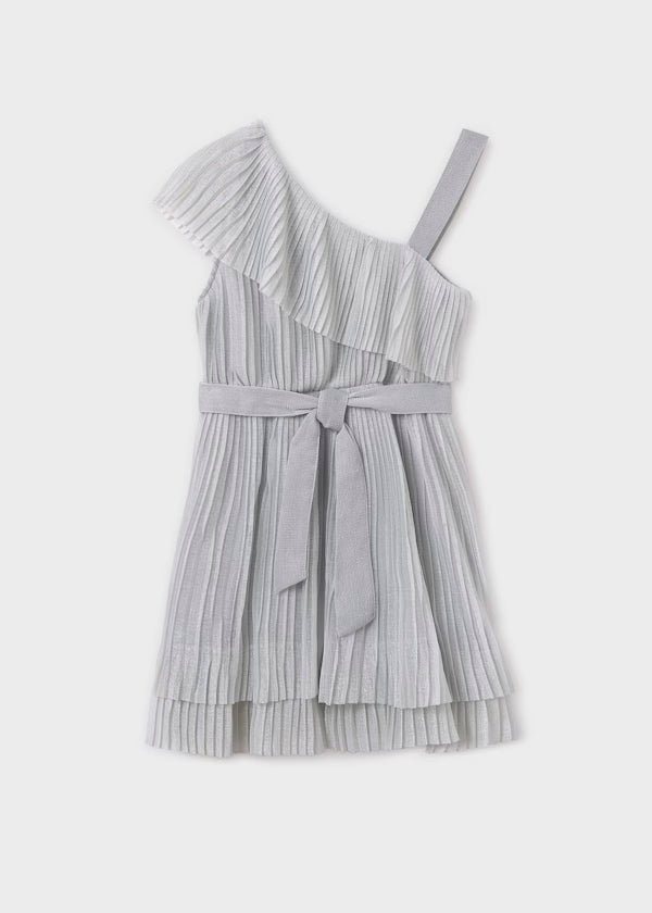 Vestido asimétrico plisado, color plata