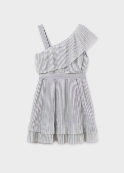 Vestido asimétrico plisado, color plata